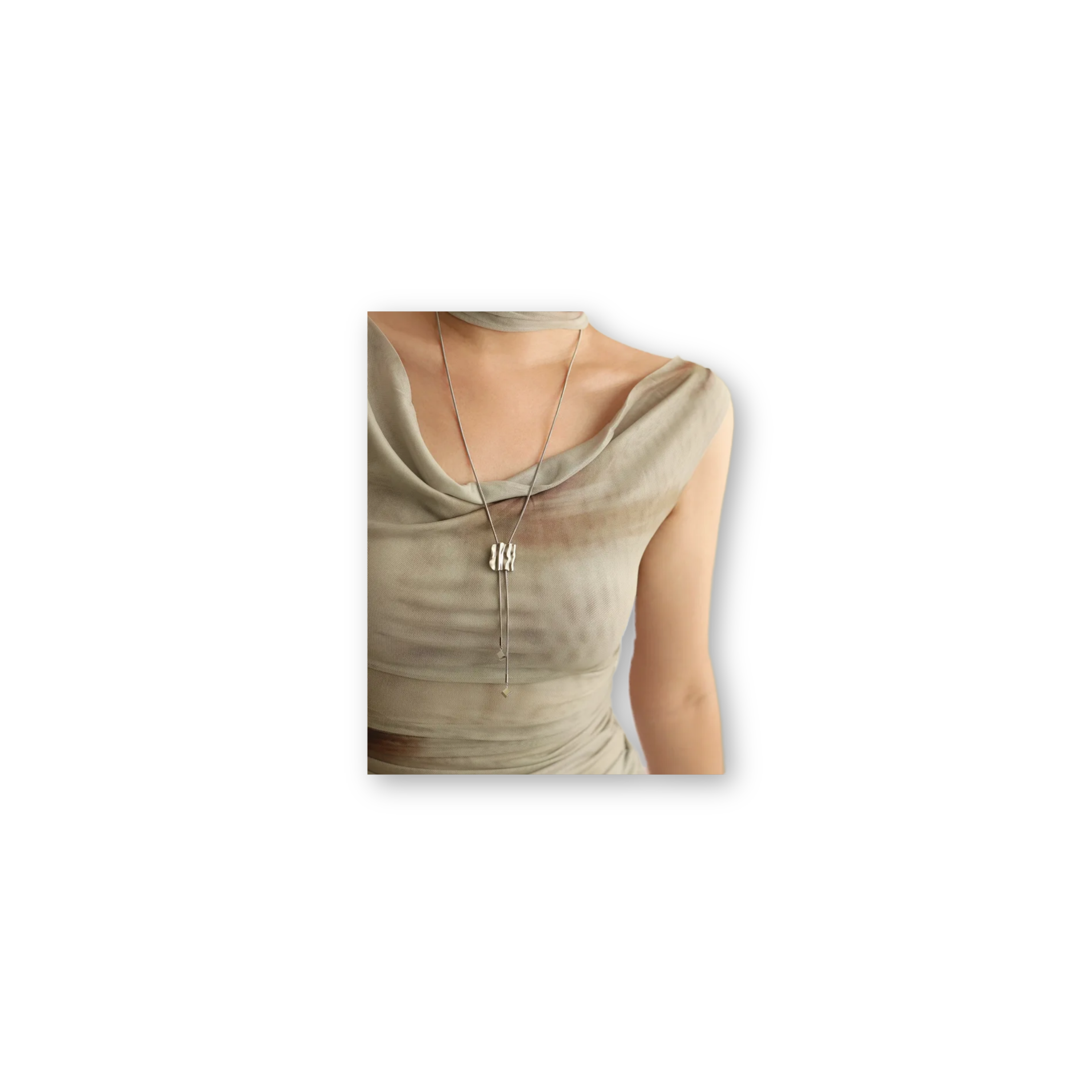 Collar Corbatin Elsa Plateado